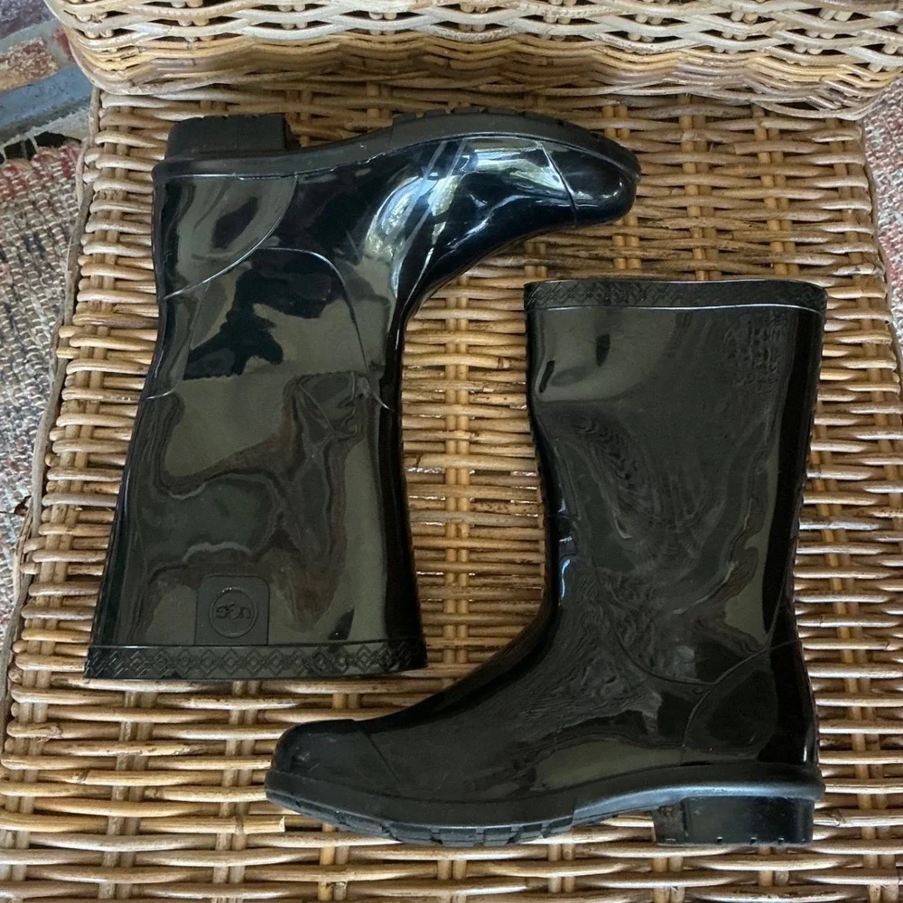 UGG Raana Black Glossy Rain Boots Kids Size 3 Waterproof Rubber Wellies 1014340K